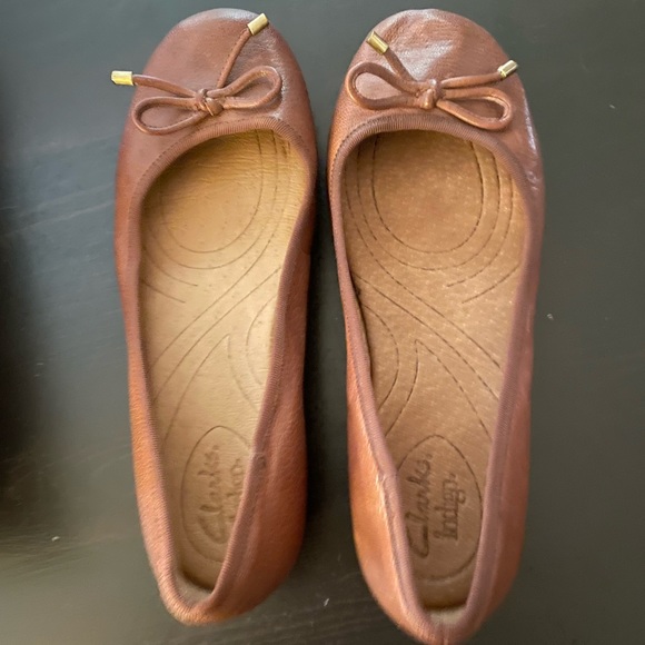 Clark’s size 7 leather flats - Picture 1 of 3
